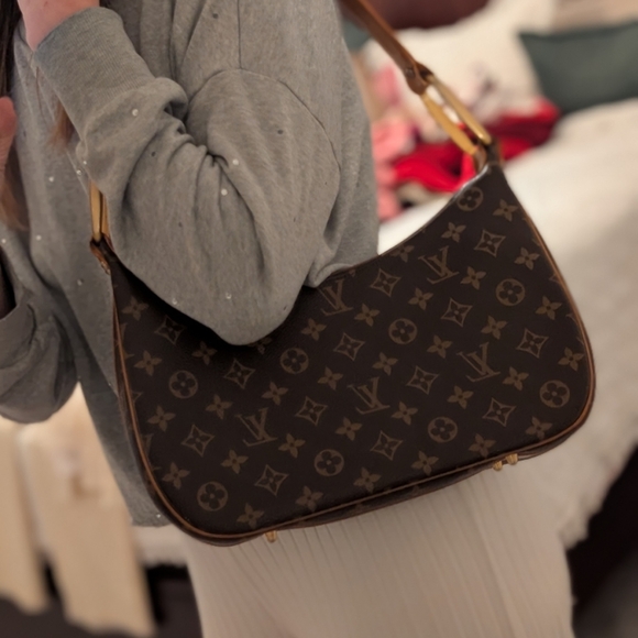 100% Authentic Vintage Louis Vuitton Hobo Bag - Picture 9 of 10